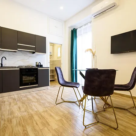 Luxury Apartment In Central City Naples Exterior photo